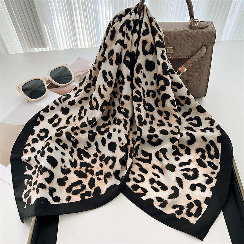 70 cm Platz Luxus Leopard Prin – Silk Neck Scarf Bewertung und Preis