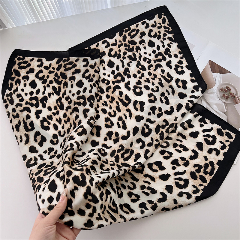 70 cm Platz Luxus Leopard Prin – Silk Neck Scarf Bewertung und Preis